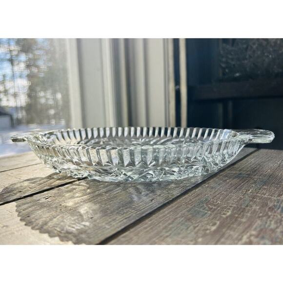 Anchor Hocking 2 Part Relish Dish Clear Divided Sides Clear Cut Glass Vintage - Picture 4 of 8